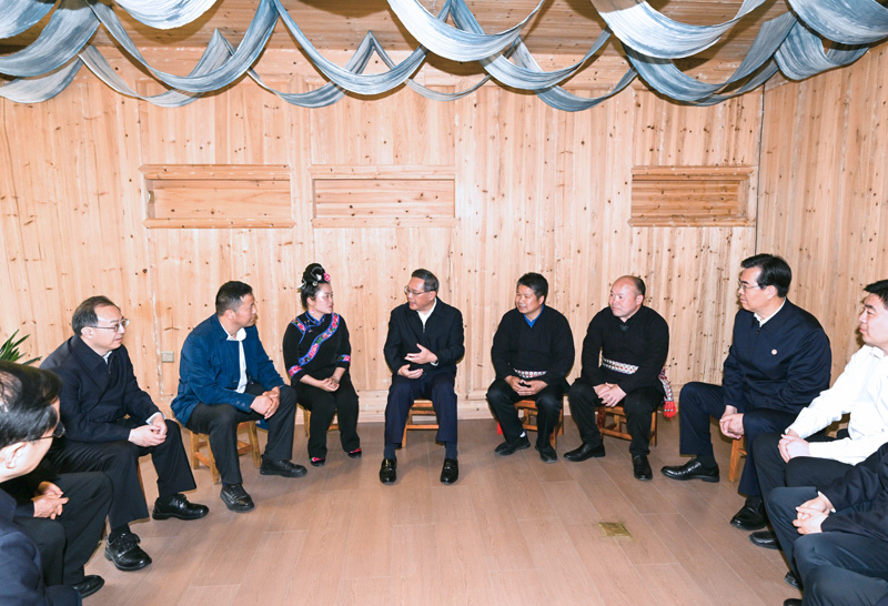 李強在貴州調(diào)研時強調(diào)
毫不放松抓好各項政策舉措落實
扎實有效鞏固拓展脫貧攻堅成果「相關(guān)圖片」